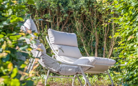 Hjalma - 250M to the Fjord: Mueble Para Exteriores, Jardín, Mueble, Silla, Yarda, Patio Interior, Paisajismo, Césped, Sunlounger