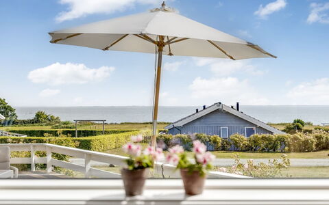 Finn - 100M from the Sea: Cabaña, Patio Interior, Yarda, Edificios Del Jardín, Cobertizo, Vía Muerta, Mueble Para Exteriores, Cuarto De Troncos, Estructura Al Aire Libre, Choza