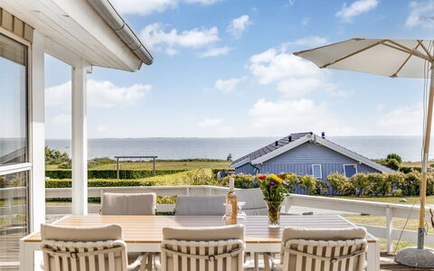 Finn - 100M from the Sea: Cabaña, Patio Interior, Yarda, Edificios Del Jardín, Cobertizo, Vía Muerta, Mueble Para Exteriores, Cuarto De Troncos, Estructura Al Aire Libre, Choza