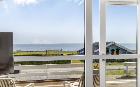 Finn - 100M from the Sea: Cabaña, Patio Interior, Yarda, Edificios Del Jardín, Cobertizo, Vía Muerta, Mueble Para Exteriores, Cuarto De Troncos, Estructura Al Aire Libre, Choza