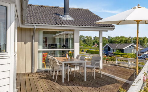 Finn - 100M from the Sea: Cabaña, Patio Interior, Yarda, Edificios Del Jardín, Cobertizo, Vía Muerta, Mueble Para Exteriores, Cuarto De Troncos, Estructura Al Aire Libre, Choza