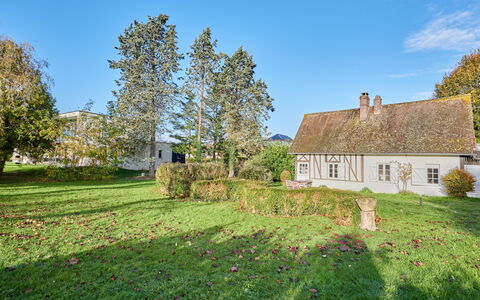 La Ferme: Hierba, Árbol, Casa, Arbusto, Casa, Cabaña, Área Rural, Llanura, El Terreno Del Lote