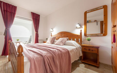 Vita: Mueble, Diseño De Interiores, Piso, Madera, Habitación, Cama, Suelo, Habitación, Sábana, Linos