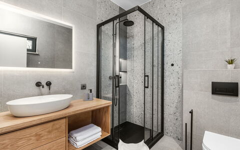 Marmonte: Piso, Arreglo De Tubería, Pared, Baño, Suelo, Lavabo, Diseño De Interiores, Mueble De Baño, Lavabo Del Baño, Grifo