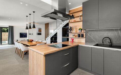 Marmonte: Cocina, Mostrador, Mueble, Diseño De Interiores, Aparato De Cocina, Piso, Gabinetes, Madera, Suelo, Lámpara