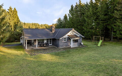 Ørger - 30Km from the Sea: Techo, Casa, Casa, Cabaña, Puerta, Vía Muerta, Cubierta, Porche, Tablón, Madera Dura