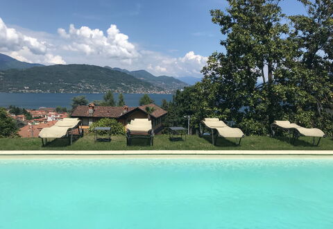 Alina Villa: Accidentes Geográficos Montañosas, Montaña, Piscina, Colina, Recurso, Cordillera, Mueble Para Exteriores, Hill Station, Eco Hotel, Ciudad De Vacaciones