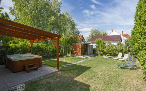 Wild Grape: Vía Muerta, Jardín, Cabaña, Mueble Para Exteriores, Sombra, Yarda, Edificios Del Jardín, Patio Interior, Paisajismo, Madera Dura