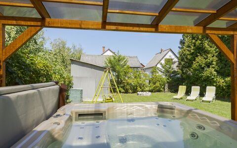 Wild Grape: Piscina, Mueble, Recurso, Eco Hotel, Jardín, Mueble Para Exteriores, Sombra, Patio Interior, Patio, Silla