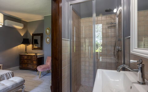 Podere la Botte, Pool, Lari: Diseño De Interiores, Pared, Piso, Suelo, Arreglo De Tubería, Baño, Techo, Encendiendo, Habitación, Mueble