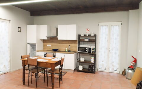 Alma Montis - Frabosa Sottana: Mueble, Piso, Diseño De Interiores, Suelo, Madera, Techo, Habitación, Silla, Encendiendo, Cocina