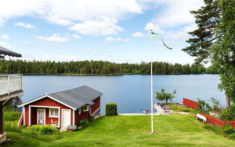 Viksjö Utsikten: Cabaña, Inmuebles, Casa De Campo, Jardín, Césped, Reservorio, Eco Hotel, Paisajismo, Edificios Del Jardín