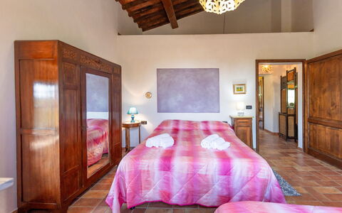 Campiglia Marittima 649: Mueble, Diseño De Interiores, Suelo, Piso, Madera, Techo, Cama, Habitación, Habitación, Encendiendo