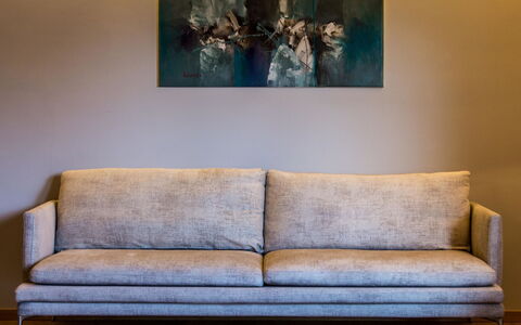 Waldhotel Fletschhorn Saas-Fee: Cocina, Aparato De Cocina, Mostrador, Diseño De Interiores, Electrodoméstico, Piso, Madera, Techo, Gabinetes, Lámpara