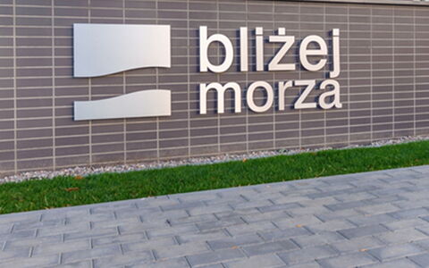 Bliżej Morza: Mueble, Silla, Mesa, Departamento, Mueble Para Exteriores, Balcón, Cocina Y Comedor Mesa, Condominio, Sombra, Patio