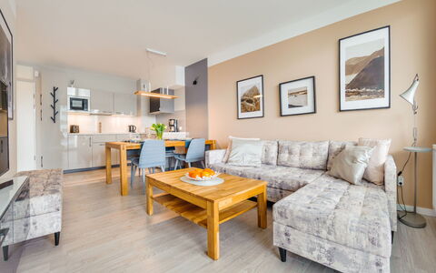 Bliżej Morza: Mueble, Silla, Mesa, Departamento, Mueble Para Exteriores, Balcón, Cocina Y Comedor Mesa, Condominio, Sombra, Patio