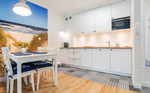 Bliżej Morza: Mueble, Silla, Mesa, Departamento, Mueble Para Exteriores, Balcón, Cocina Y Comedor Mesa, Condominio, Sombra, Patio