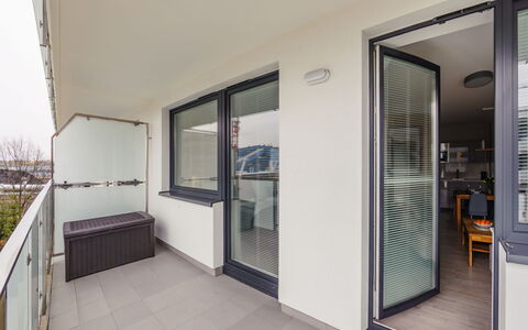 Bliżej Morza: Mueble, Silla, Mesa, Departamento, Mueble Para Exteriores, Balcón, Cocina Y Comedor Mesa, Condominio, Sombra, Patio