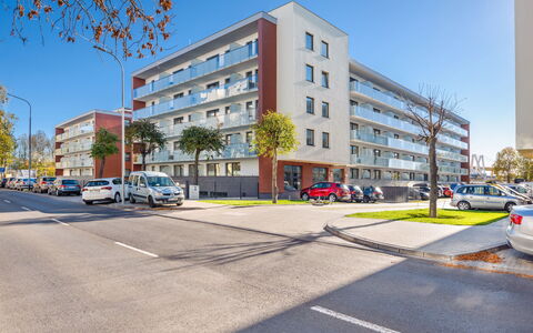 Bliżej Morza: Mueble, Silla, Mesa, Departamento, Mueble Para Exteriores, Balcón, Cocina Y Comedor Mesa, Condominio, Sombra, Patio