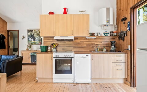 Lökea - from the Sea: Cocina, Aparato De Cocina, Electrodoméstico, Piso, Madera, Mueble, Mostrador, Diseño De Interiores, Suelo, Gabinetes
