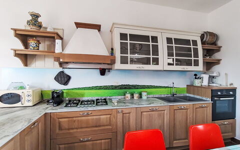 Scrusciu Do Vientu: Cocina, Madera, Mostrador, Electrodoméstico, Mueble, Diseño De Interiores, Gabinetes, Piso, Aparato De Cocina, Casa