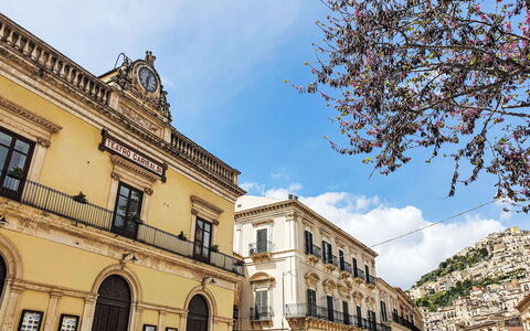 Scrusciu Do Vientu: Fachada, Arquitectura, Arco, Arquitectura Clásica, Balcón, Palacio, Arcade