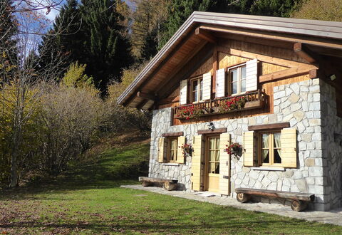 Chalet Genzianella: Edificio, Madera, Casa, Techo, Cabaña, Casa, Área Rural, Puerta, Casa De Campo, Pueblo