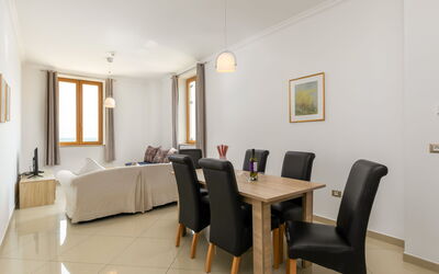 Alojamiento:&nbsp;Aparthotel Rotonda Inn 140.2
