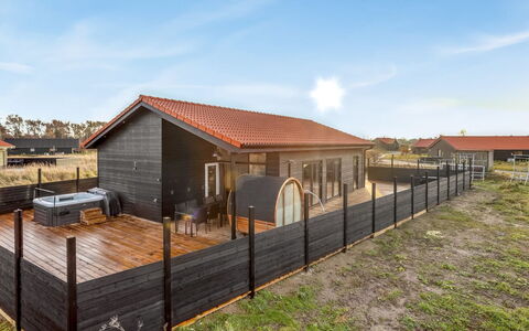 Thorin - 1.2Km from the Sea: Cabaña, Patio Interior, Yarda, Edificios Del Jardín, Cobertizo, Vía Muerta, Mueble Para Exteriores, Cuarto De Troncos, Estructura Al Aire Libre, Choza