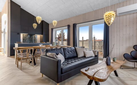 Thorin - 1.2Km from the Sea: Cabaña, Patio Interior, Yarda, Edificios Del Jardín, Cobertizo, Vía Muerta, Mueble Para Exteriores, Cuarto De Troncos, Estructura Al Aire Libre, Choza