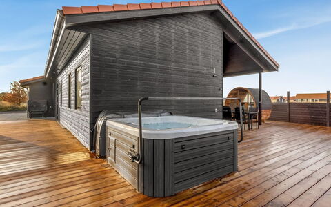 Thorin - 1.2Km from the Sea: Cabaña, Patio Interior, Yarda, Edificios Del Jardín, Cobertizo, Vía Muerta, Mueble Para Exteriores, Cuarto De Troncos, Estructura Al Aire Libre, Choza