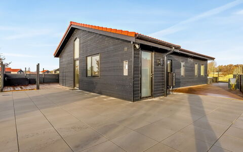 Thorin - 1.2Km from the Sea: Cabaña, Patio Interior, Yarda, Edificios Del Jardín, Cobertizo, Vía Muerta, Mueble Para Exteriores, Cuarto De Troncos, Estructura Al Aire Libre, Choza
