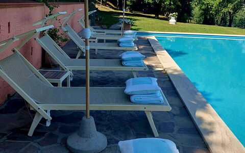 Casa Mia: Piscina, Azul, Agua, Paraguas, Mueble Para Exteriores, Mueble, Sunlounger, Recurso, Ocio, Silla