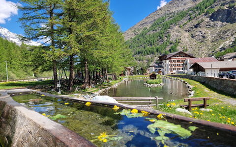 Faderhorn 8: Agua, Cuerpo De Agua, Accidentes Geográficos Montañosas, Montaña, Corriente De Agua, Cordillera, Banco, Valle, Hill Station, Reflexión