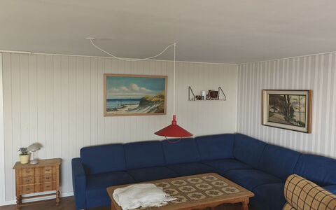 Rikulf - 150M from the Sea: Madera, Piso, Mueble, Diseño De Interiores, Suelo, Sofá, Techo, Sala, Habitación