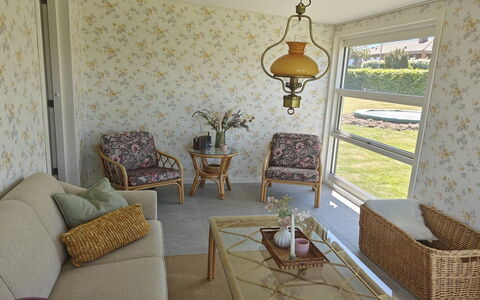 Rikulf - 150M from the Sea: Diseño De Interiores, Mueble, Pared, Piso, Madera, Techo, Suelo, Habitación, Encendiendo, Sala