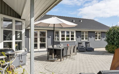 Esben - 11Km from the Sea