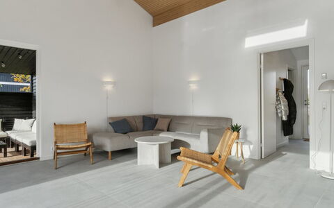 Antomine - 150M from the Sea: Madera, Casa, Porche, Cubierta, Madera Dura, Techo, Manchas De Madera, Suelos De Madera, Eco Hotel