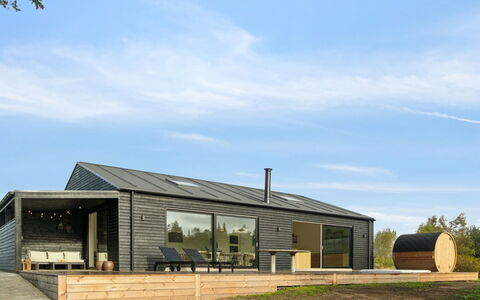 Antomine - 150M from the Sea: Madera, Casa, Porche, Cubierta, Madera Dura, Techo, Manchas De Madera, Suelos De Madera, Eco Hotel