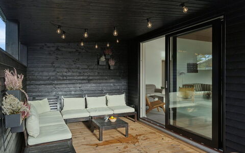 Antomine - 150M from the Sea: Madera, Casa, Porche, Cubierta, Madera Dura, Techo, Manchas De Madera, Suelos De Madera, Eco Hotel