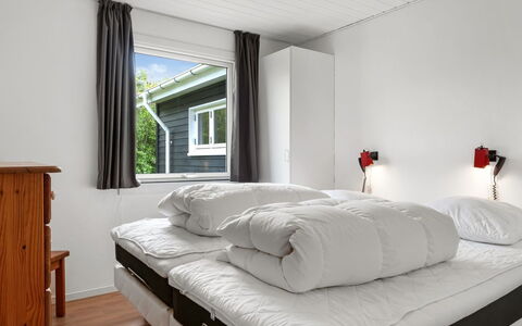 Ensio - 1.2Km from the Sea: Madera, Techo, Diseño De Interiores, Suelo, Habitación, Mueble, Piso, Cama, Casa, Habitación