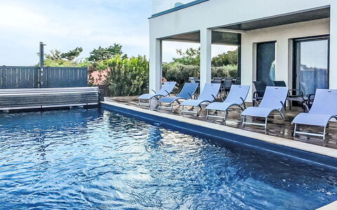 Villa Dune: Piscina, Material Compuesto, Recurso, Inmuebles, Mueble Para Exteriores, Sombra, Villa, Hotel, Eco Hotel, Silla