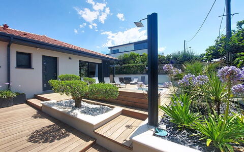 Maison Dune: Casa, Barrio Residencial, Arquitectura, Casa, Jardín, Material Compuesto, Sombra, Paisajismo, Eco Hotel, Patio