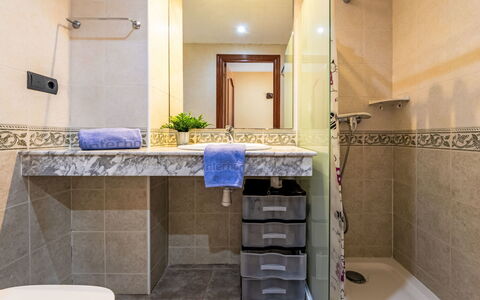 St Carles de la Ràpita 300: Arreglo De Tubería, Piso, Lavabo, Diseño De Interiores, Baño, Lavabo Del Baño, Mostrador, Suelo, Grifo, Plomería