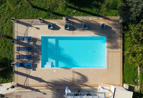 Villa Ninfa: Piscina, Azul, Agua, Recurso, Mueble Para Exteriores, Material Compuesto, Ocio, Eco Hotel, Thermae, Silla