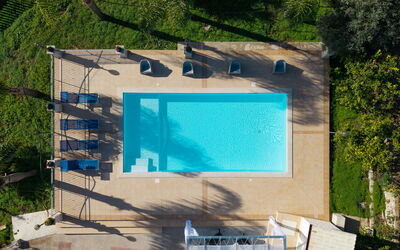 Villa Ninfa: Piscina, Azul, Agua, Recurso, Mueble Para Exteriores, Material Compuesto, Ocio, Eco Hotel, Thermae, Silla