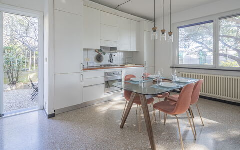 Torre Dell'Amore, Genova, Seaview: Piso, Madera, Diseño De Interiores, Suelo, Techo, Mueble, Lámpara, Encendiendo, Cocina, Mostrador