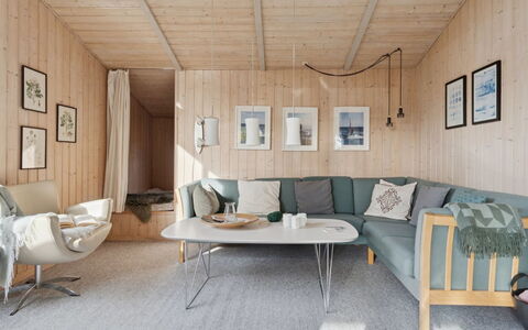 Yma - 250M from the Sea: Madera, Diseño De Interiores, Mueble, Piso, Sofá, Suelo, Sala, Casa, Techo, Habitación