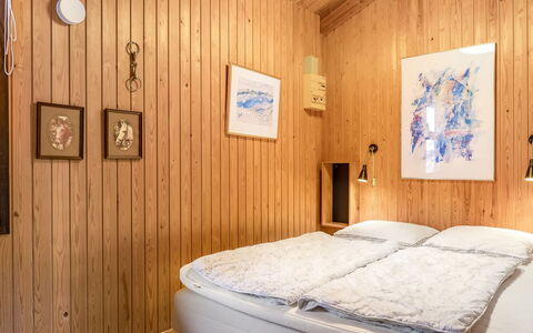Antti - from the Sea: Madera, Habitación, Diseño De Interiores, Cama, Techo, Sábana, Suelo, Piso, Encendiendo, Habitación