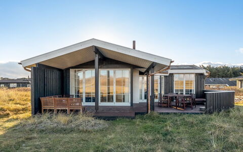 Odeta - 50M from the Sea: Cabaña, Patio Interior, Yarda, Edificios Del Jardín, Cobertizo, Vía Muerta, Mueble Para Exteriores, Cuarto De Troncos, Estructura Al Aire Libre, Choza